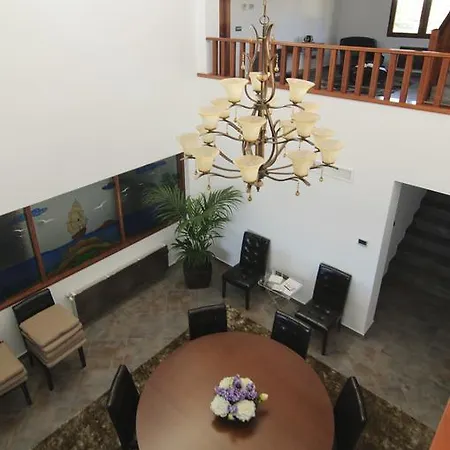Uncos Villa *